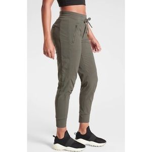 Athleta Trekkie North Jogger Green Hiking Size 4